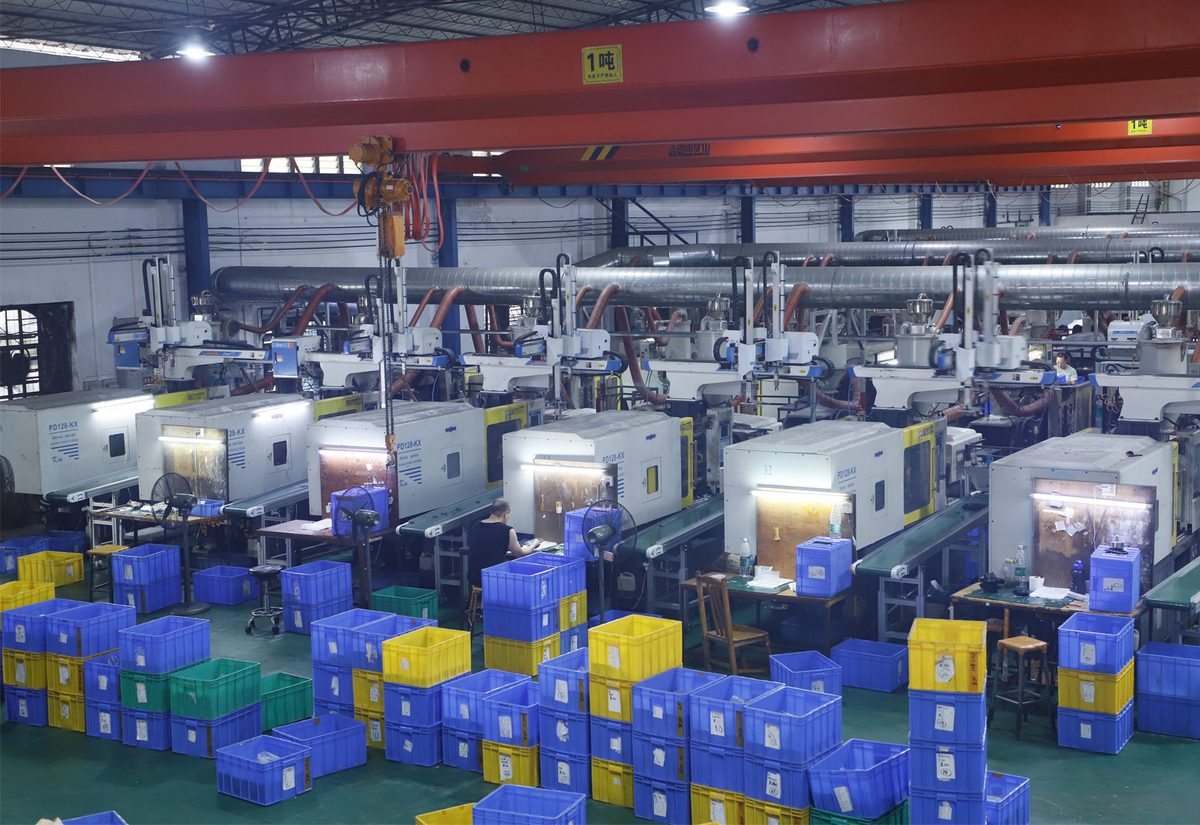 Injection molding machines with robot arms